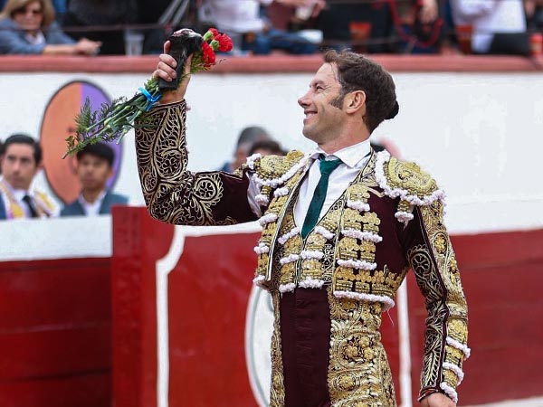 Oreja a Sald&iacute;var en la apertura de Texcoco