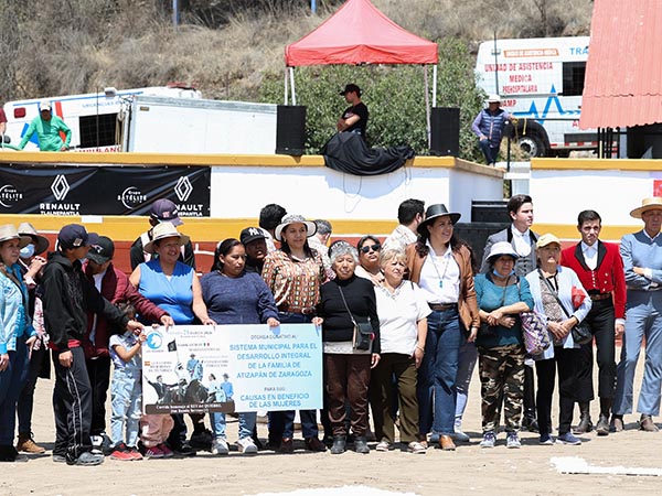 Recuerdan a Ram&oacute;n Serrano en Los Azulejos
