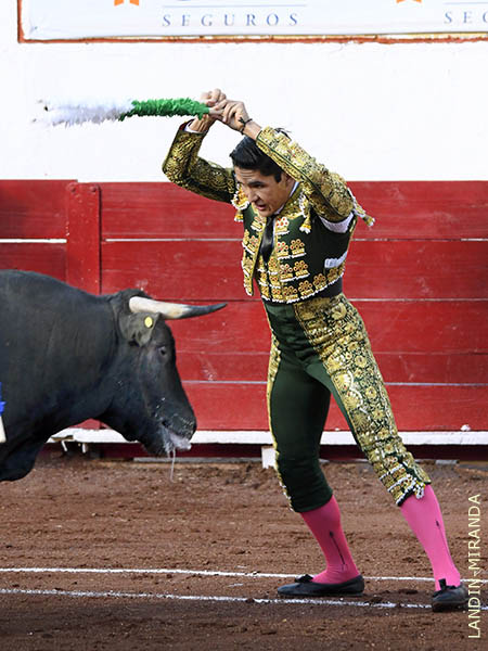 Axel invit� a Jairo en banderillas