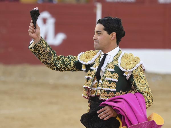 Un trofeo para Mario