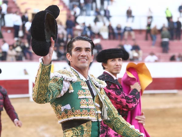 Calita corta una oreja en Texcoco