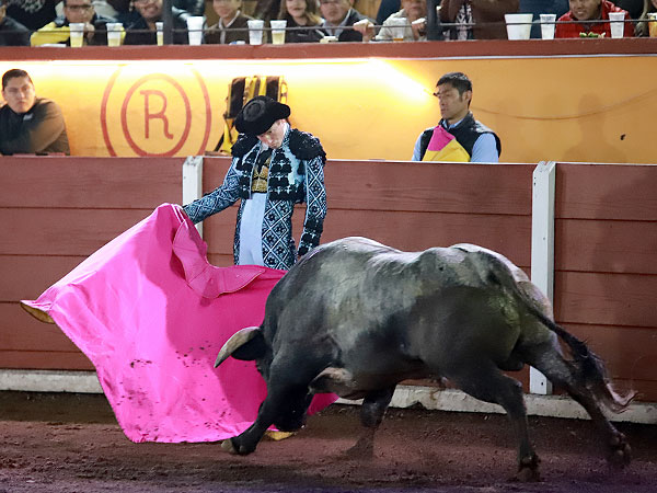 Rom�n lanceando su segundo