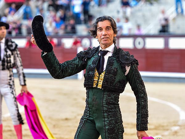 Curro D&iacute;az entrega el luto por su padre