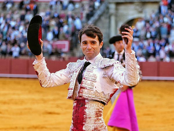 Oreja a la entrega de Rafael Serna