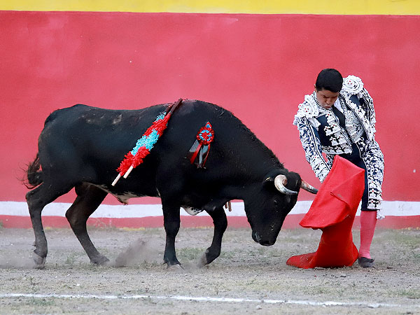 Inici� por bajo con temple