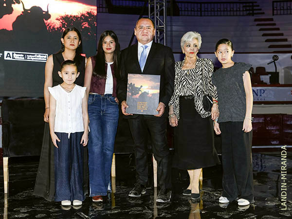 Manolo y el orgullo en familia