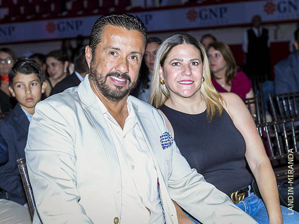 El matador Ricardo Monta�o y su esposa