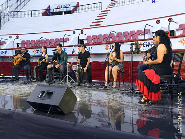 Pre�mbulo musical en la plaza