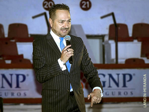 Guillermo Leal en la conducci�n