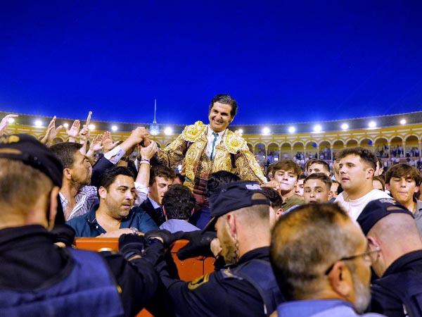 Oreja a Hern&aacute;ndez, genialidades de Morante