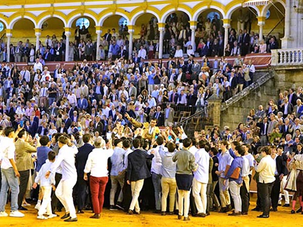 Aficionados volcados con el artista