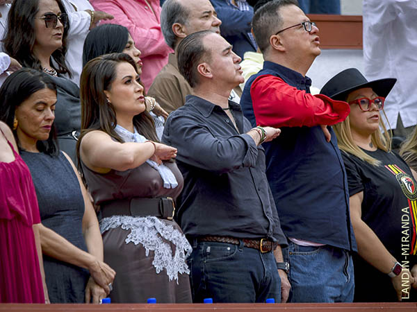 Palco de Tere Jim�nez, la gobernadora