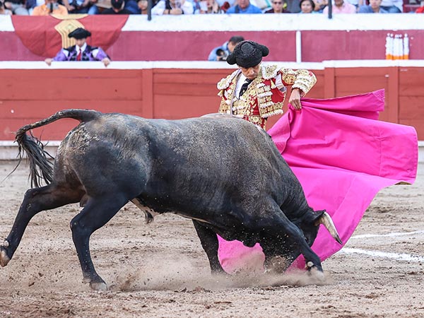 Las chicuelinas en el saludo