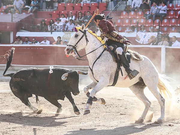 Zatarain abre el festejo