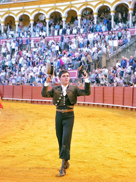 Hermoso, tarde de dos trofeos