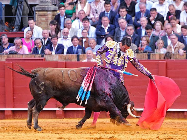 Entonado por el izquierdo