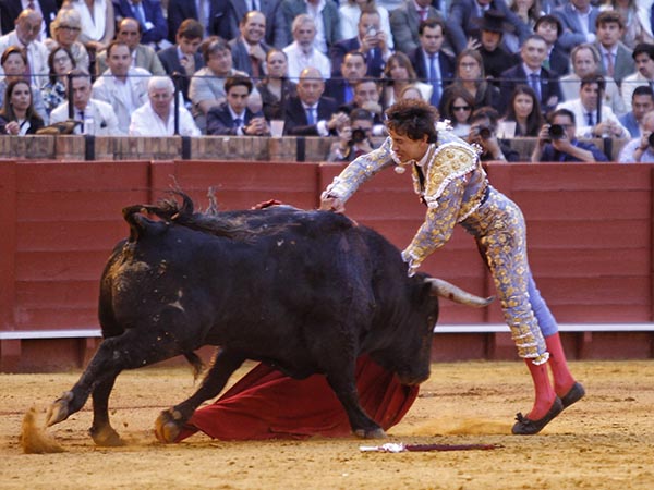 Dos orejas a cambio de tremenda cornada