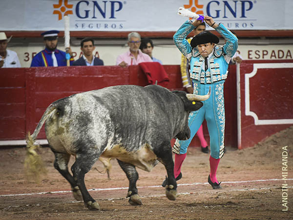 H�ctor, en el segundo tercio