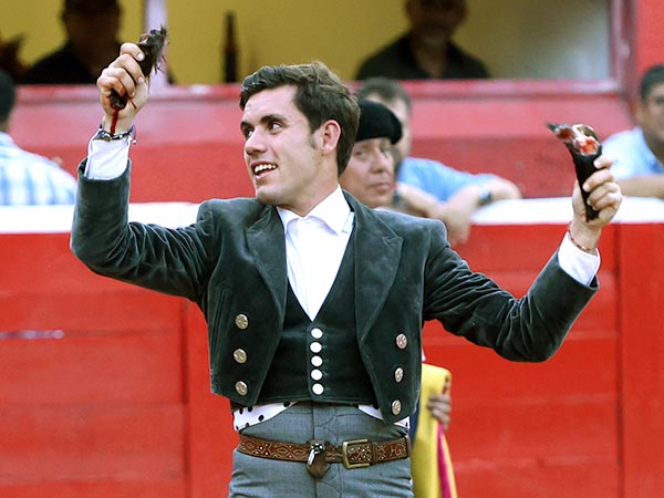 Dos orejas a la espuerta