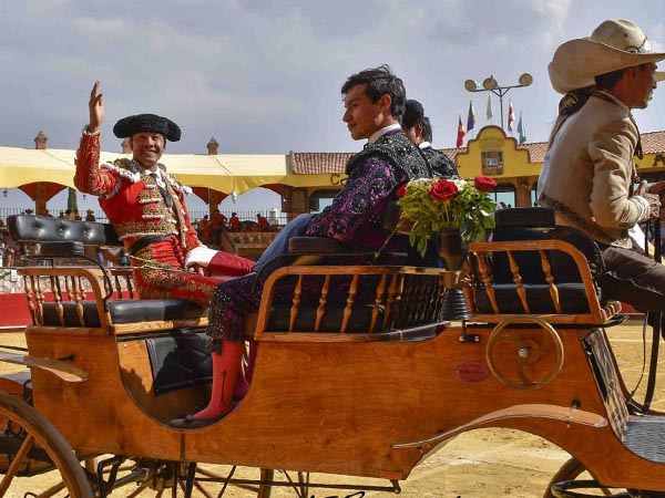 San Rom&aacute;n corta dos orejas en Cinco Villas
