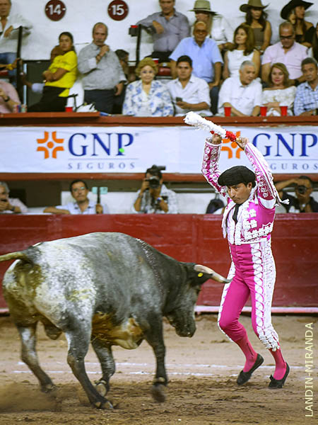 Gerardo, par que le vali� ovaci�n