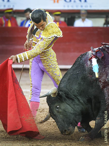 Fiel a su costumbre, se puso en el sitio