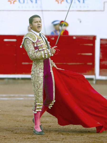 Saco la casta y el tendido lo alent�