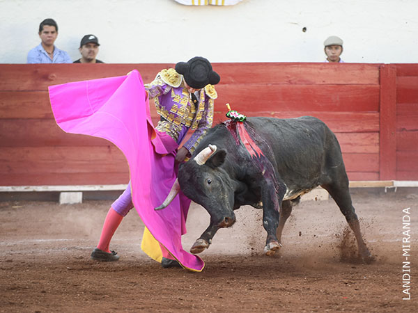 Ian Bermejo, lo cuaj� con la capa