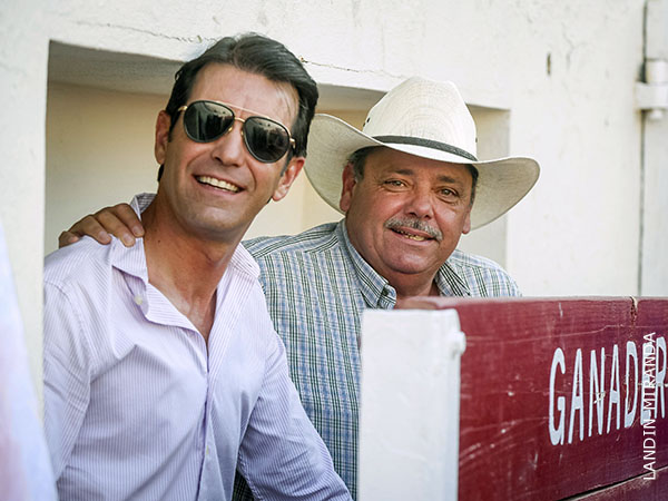 Burladero de ganaderos, Arturo y H�ctor