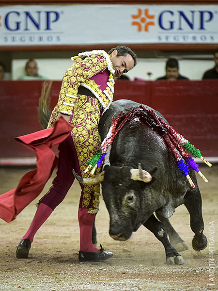 Monumental cambio de mano