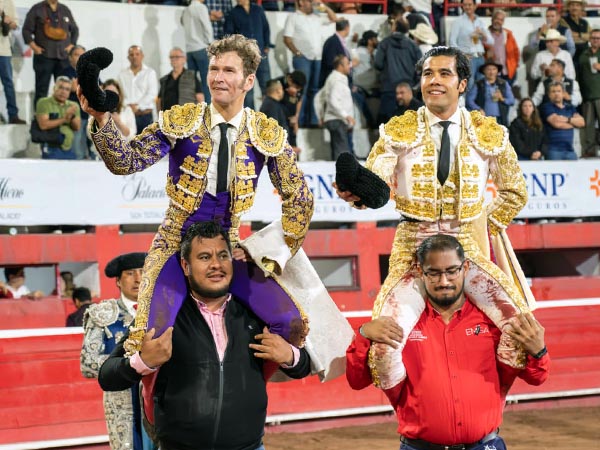 San Rom&aacute;n y El Payo triunfan en Monterrey