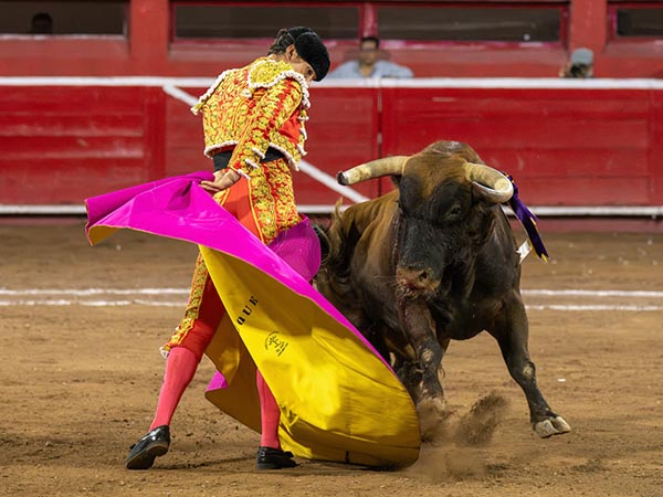 Manos a la cadera