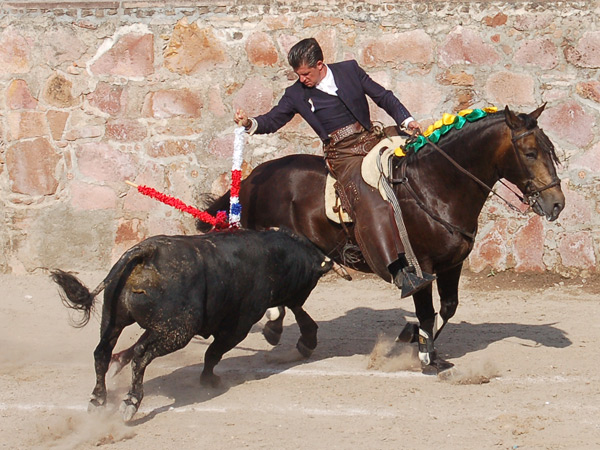 El rejoneador Horacio Casas