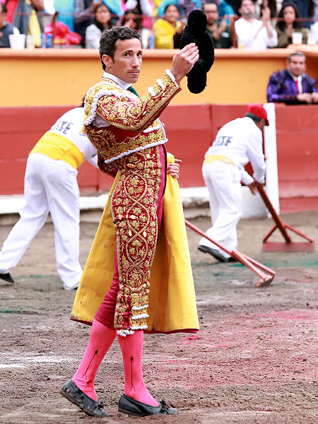 Fuerte ovaci�n en el tercio