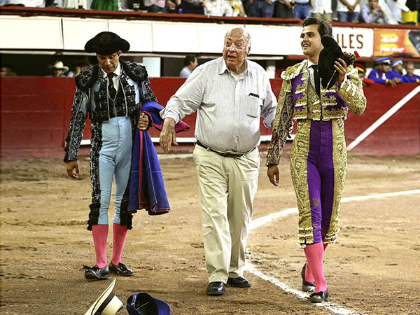 &iexcl;Tarde de toros y toreros buenos!