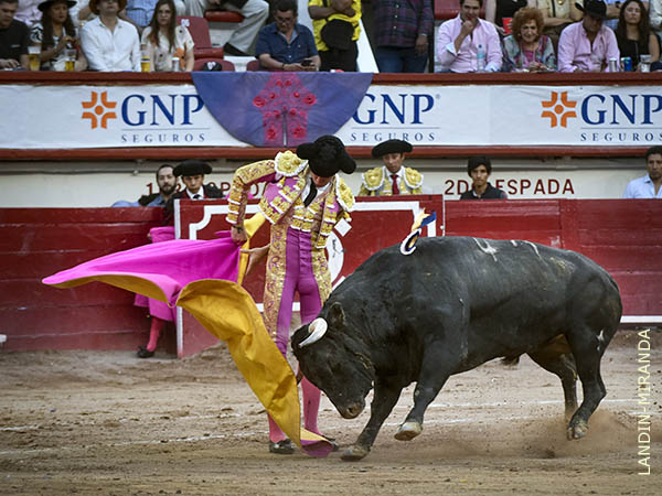 V�ctor Hern�ndez debut� en M�xico