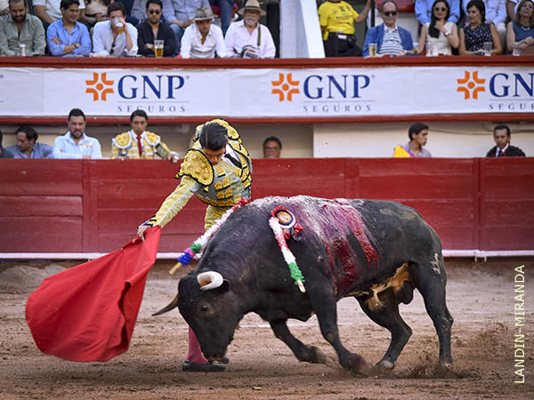 Se impuso con muletazos mandones