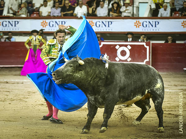 El extreme�o se pinta solo