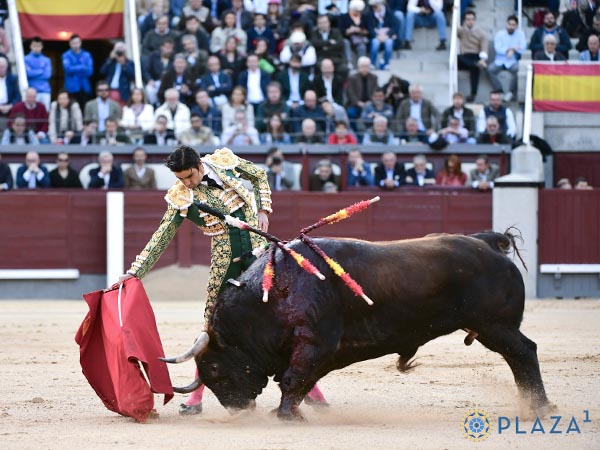 Dejan ir una completa corrida de Fuente Ym