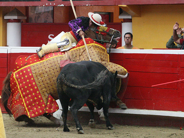 Efr�n Acosta, aguantando