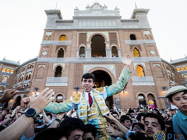Abri� la puerta grande