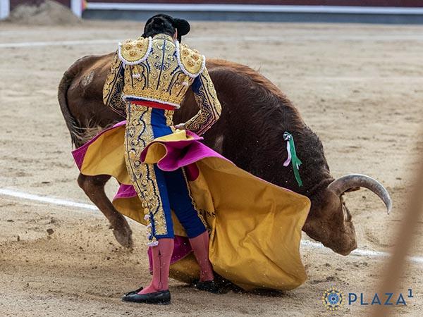 Manos a la cadera