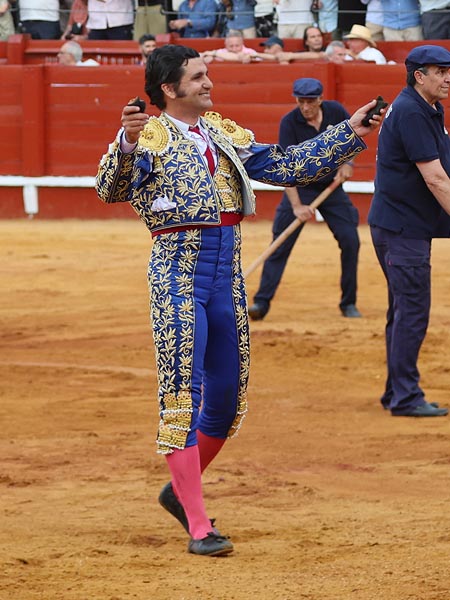 Sum� tres orejas en el festejo