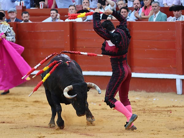 Resolvi� en los tres tercios