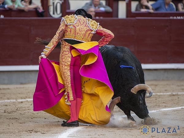 De Justo, por chicuelinas