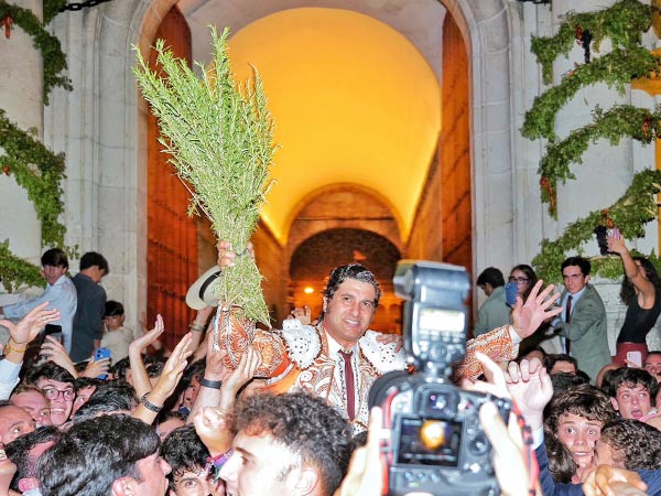 &iexcl;Morante abre la Puerta del Pr&iacute;ncipe!