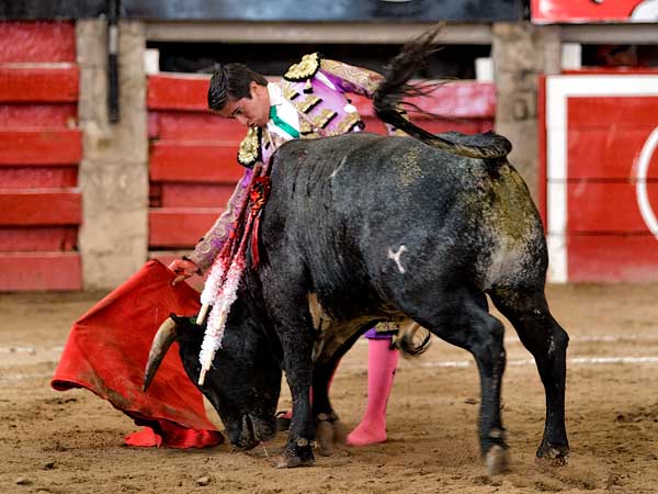 Padilla mostr�ndose