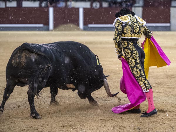 Se oscureci� al salir el tercero