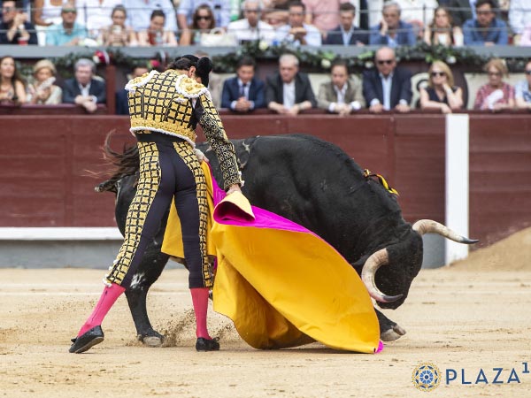 Manos a la cadera