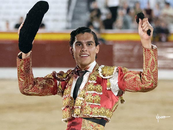 Oreja para De la Cueva